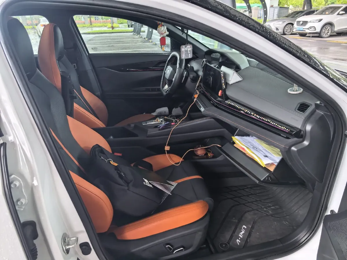 2024 ChangAn UNI-V 1.5T 188HP L4 7DCT,autocango,china used car exporter,china ev exporter,chinese used car exporter,chinese used ev exporter