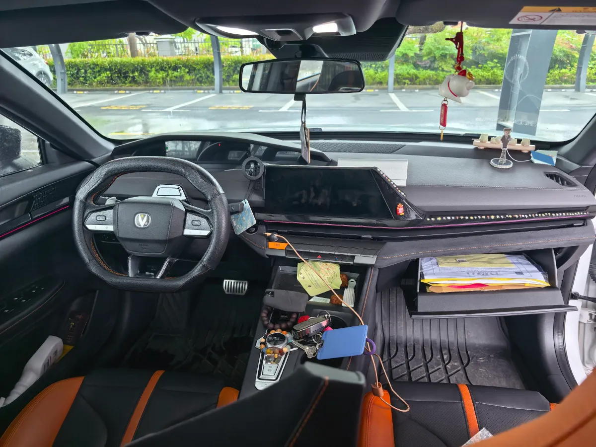 2024 ChangAn UNI-V 1.5T 188HP L4 7DCT,autocango,china used car exporter,china ev exporter,chinese used car exporter,chinese used ev exporter