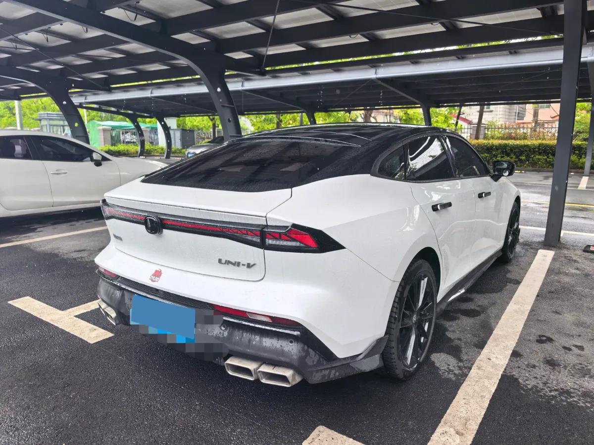 2024 ChangAn UNI-V 1.5T 188HP L4 7DCT,autocango,china used car exporter,china ev exporter,chinese used car exporter,chinese used ev exporter