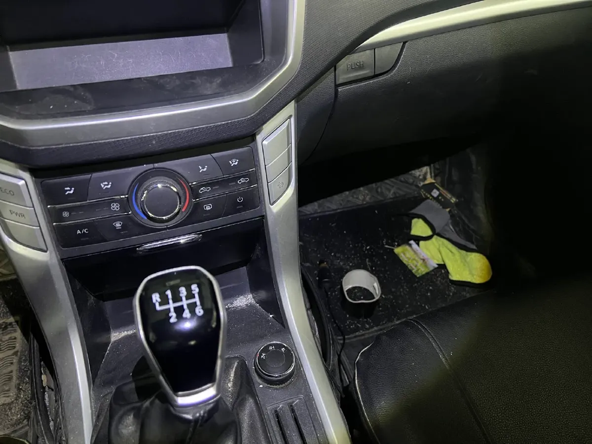 2022 MAXUS T60 2.0T 136HP L4 6MT,autocango,china used car exporter,china ev exporter,chinese used car exporter,chinese used ev exporter