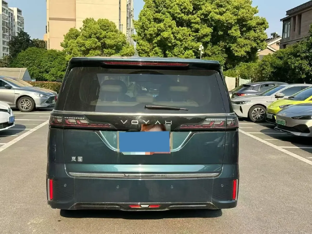 2025 Voyah Dream 1.5T 150HP L4 PHEV 41.7KWH,autocango,china used car exporter,china ev exporter,chinese used car exporter,chinese used ev exporter