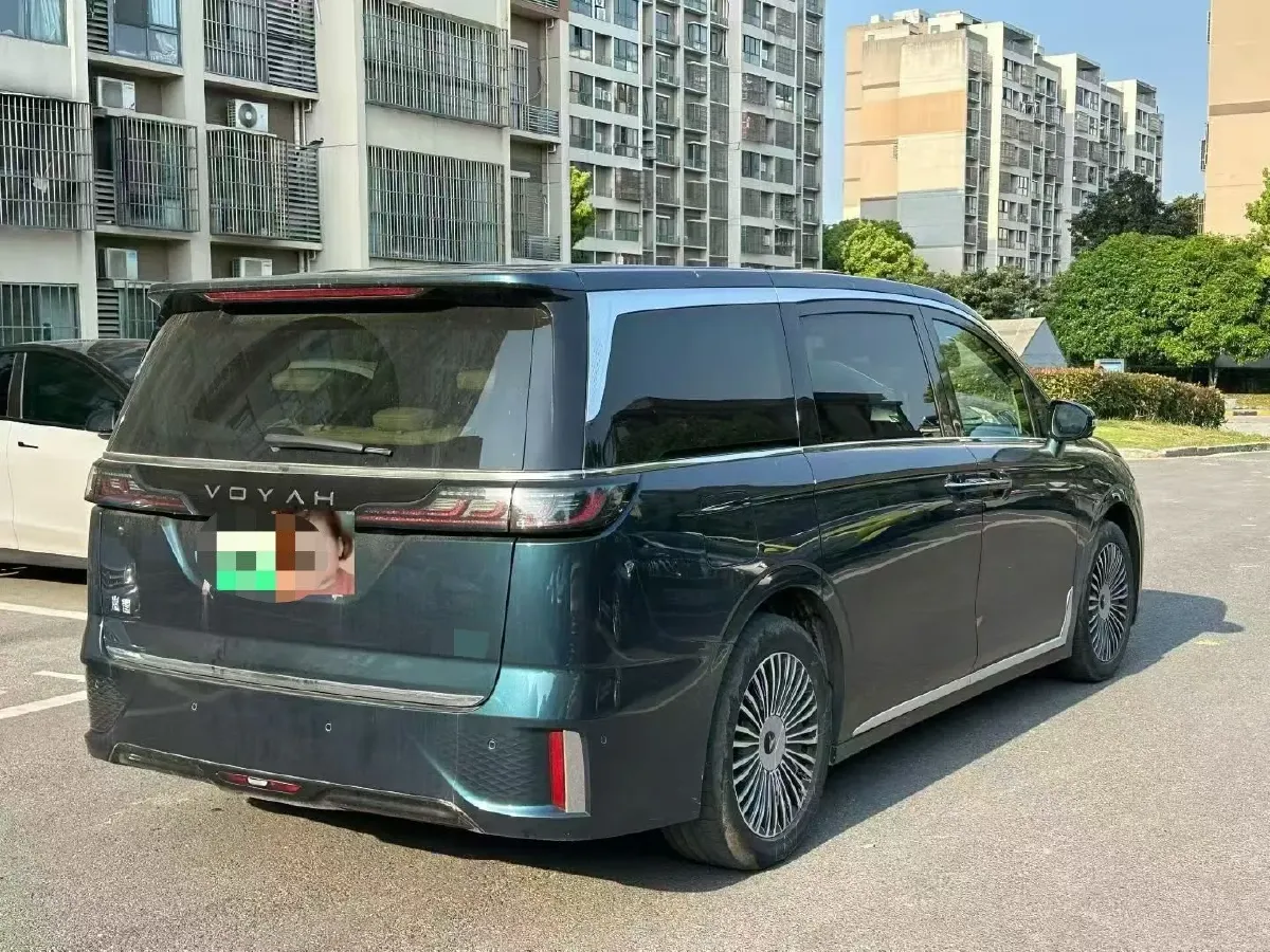 2025 Voyah Dream 1.5T 150HP L4 PHEV 41.7KWH,autocango,china used car exporter,china ev exporter,chinese used car exporter,chinese used ev exporter