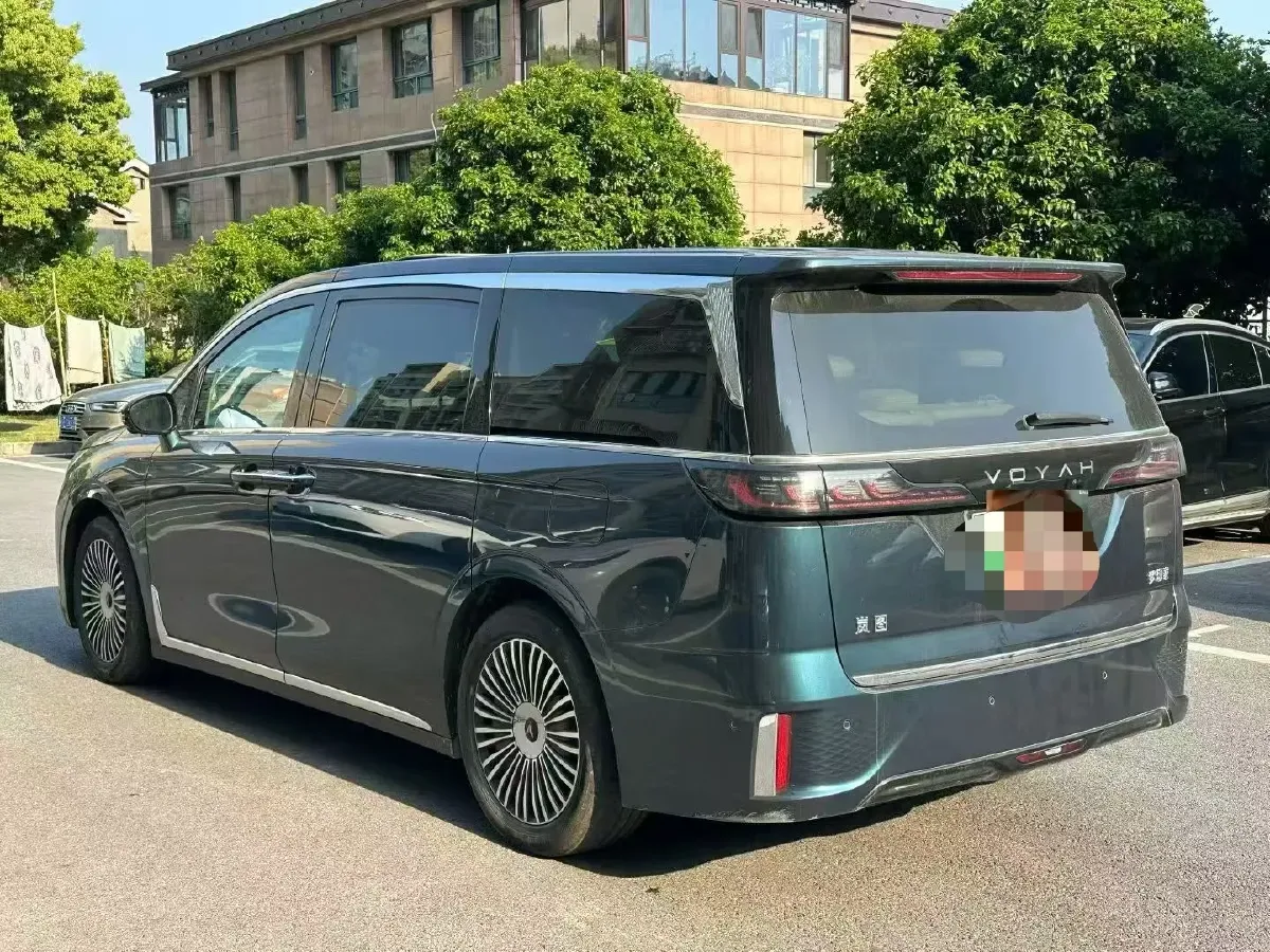 2025 Voyah Dream 1.5T 150HP L4 PHEV 41.7KWH,autocango,china used car exporter,china ev exporter,chinese used car exporter,chinese used ev exporter