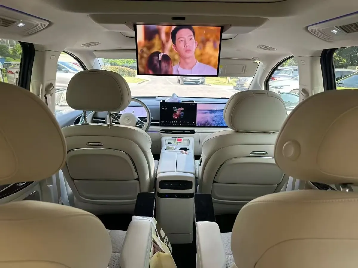 2025 Voyah Dream 1.5T 150HP L4 PHEV 41.7KWH,autocango,china used car exporter,china ev exporter,chinese used car exporter,chinese used ev exporter