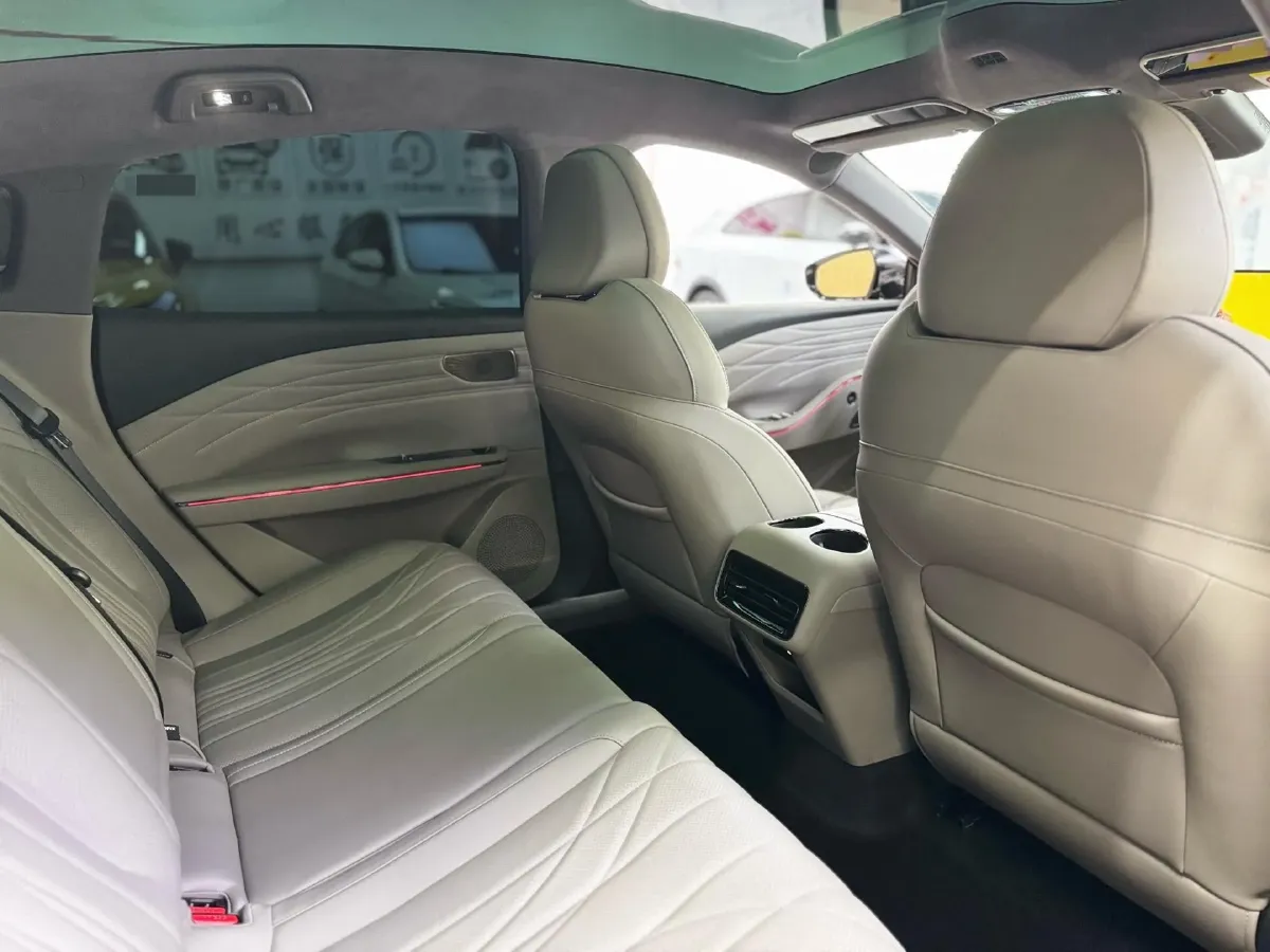 2025 Geely Galaxy Starshine 8 1.5T 163HP L4 3DHT PHEV 27.69KWH,autocango,china used car exporter,china ev exporter,chinese used car exporter,chinese used ev exporter