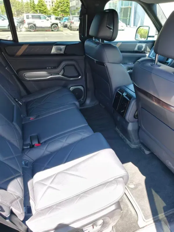 2025 FangChengBao Bao 8 2.0T 245HP L4 E-CVT PHEV 36.8KWH,autocango,china used car exporter,china ev exporter,chinese used car exporter,chinese used ev exporter