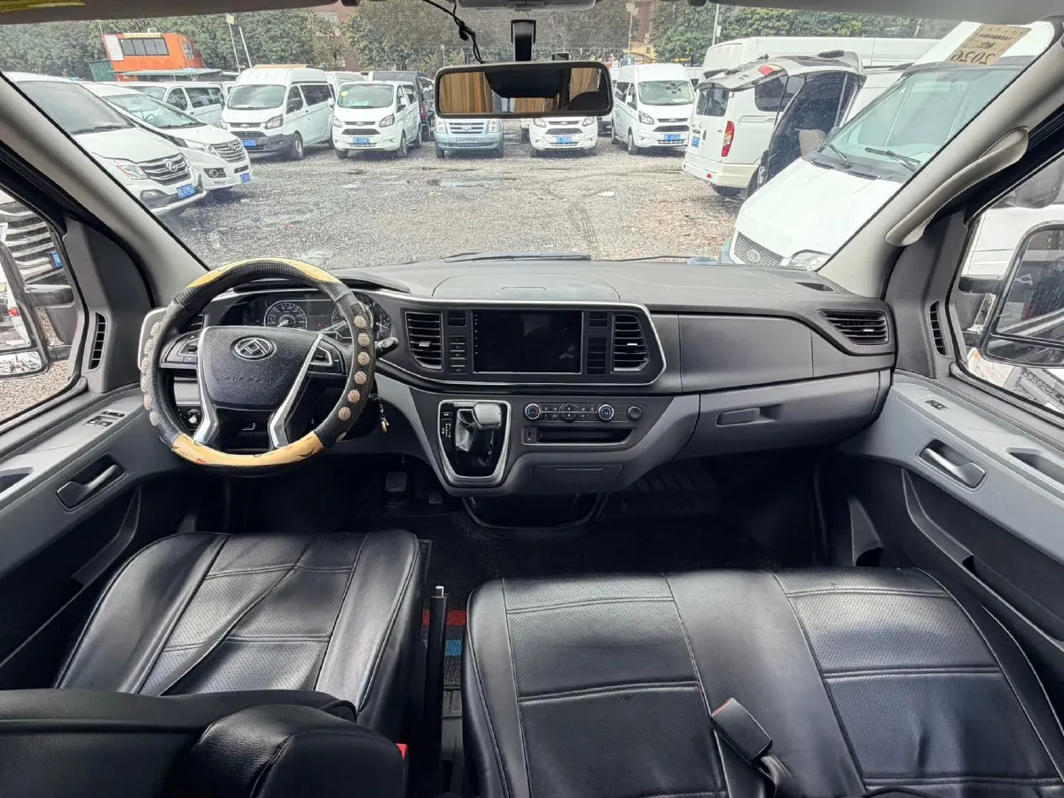 2021 MAXUS XinTu V80 2.0T 139HP L4 6AMT,autocango,china used car exporter,china ev exporter,chinese used car exporter,chinese used ev exporter
