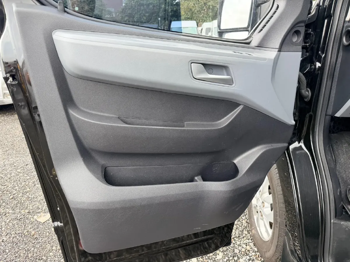 2021 MAXUS XinTu V80 2.0T 139HP L4 6AMT,autocango,china used car exporter,china ev exporter,chinese used car exporter,chinese used ev exporter