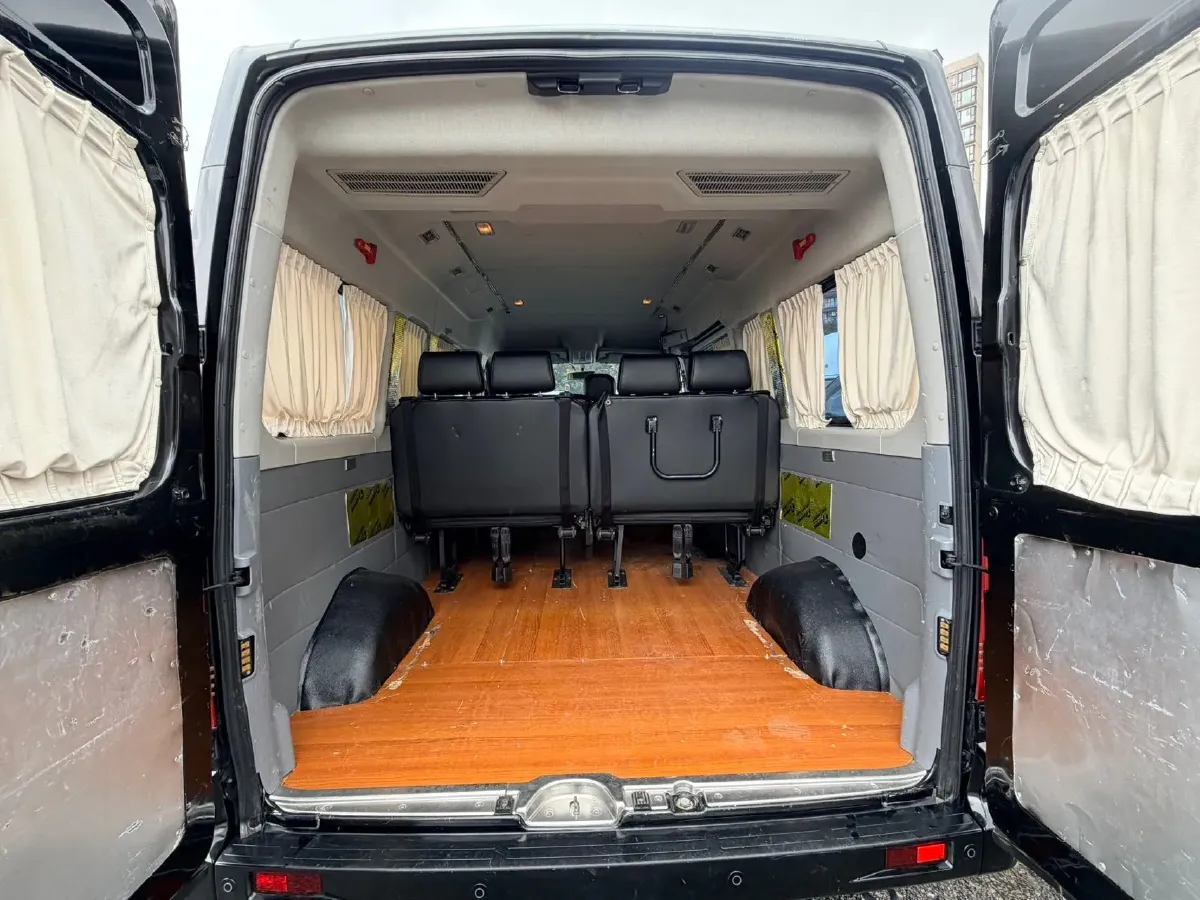 2021 MAXUS XinTu V80 2.0T 139HP L4 6AMT,autocango,china used car exporter,china ev exporter,chinese used car exporter,chinese used ev exporter