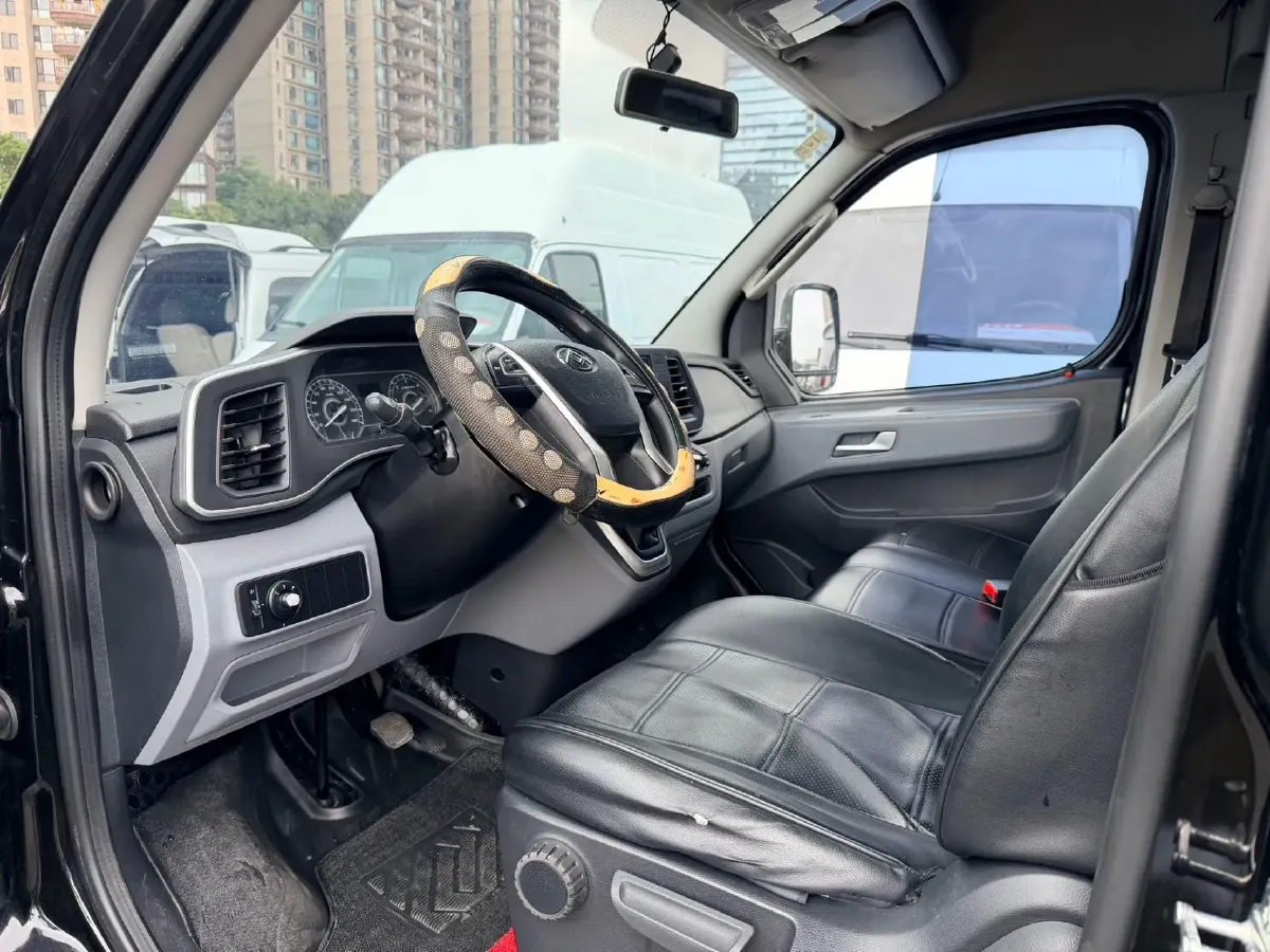 2021 MAXUS XinTu V80 2.0T 139HP L4 6AMT,autocango,china used car exporter,china ev exporter,chinese used car exporter,chinese used ev exporter