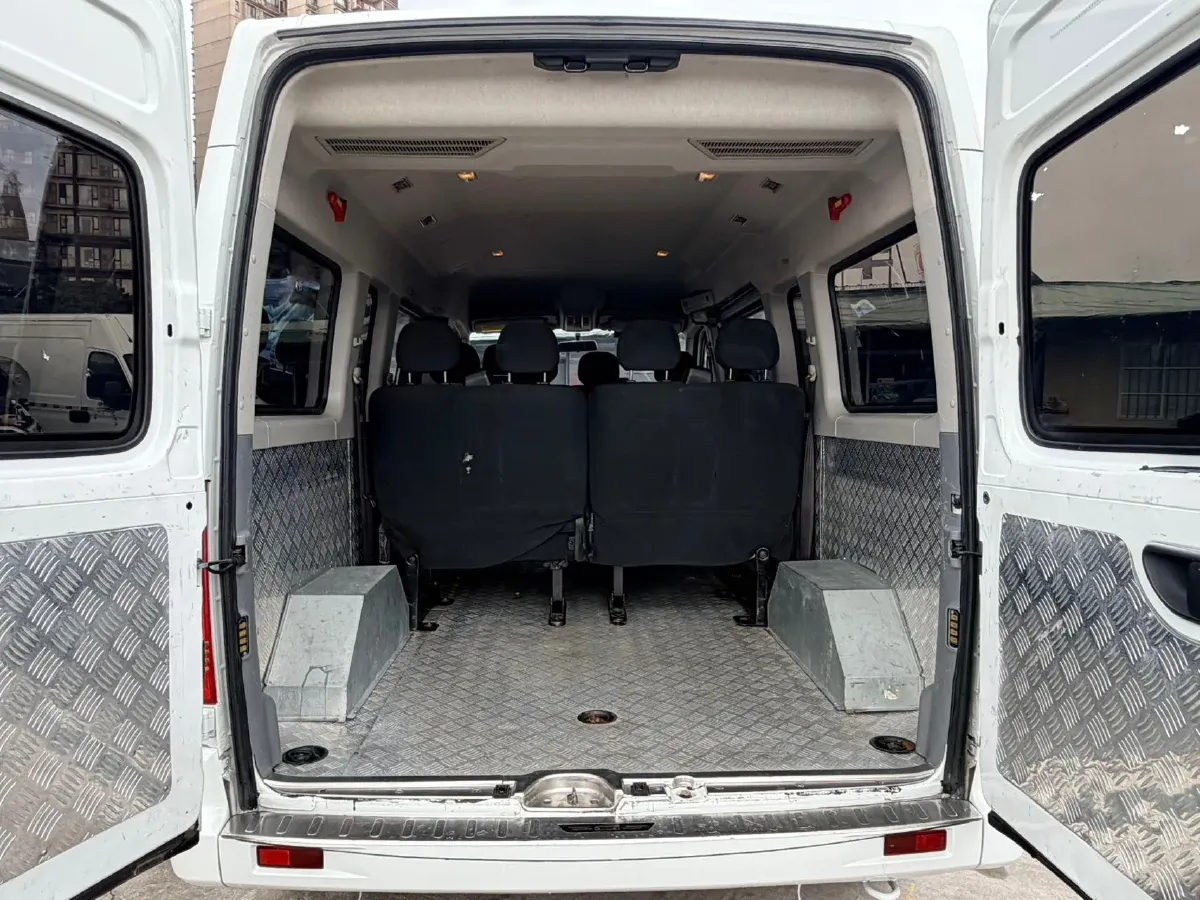 2023 MAXUS XinTu V80 2.0T 127HP L4 6MT,autocango,china used car exporter,china ev exporter,chinese used car exporter,chinese used ev exporter