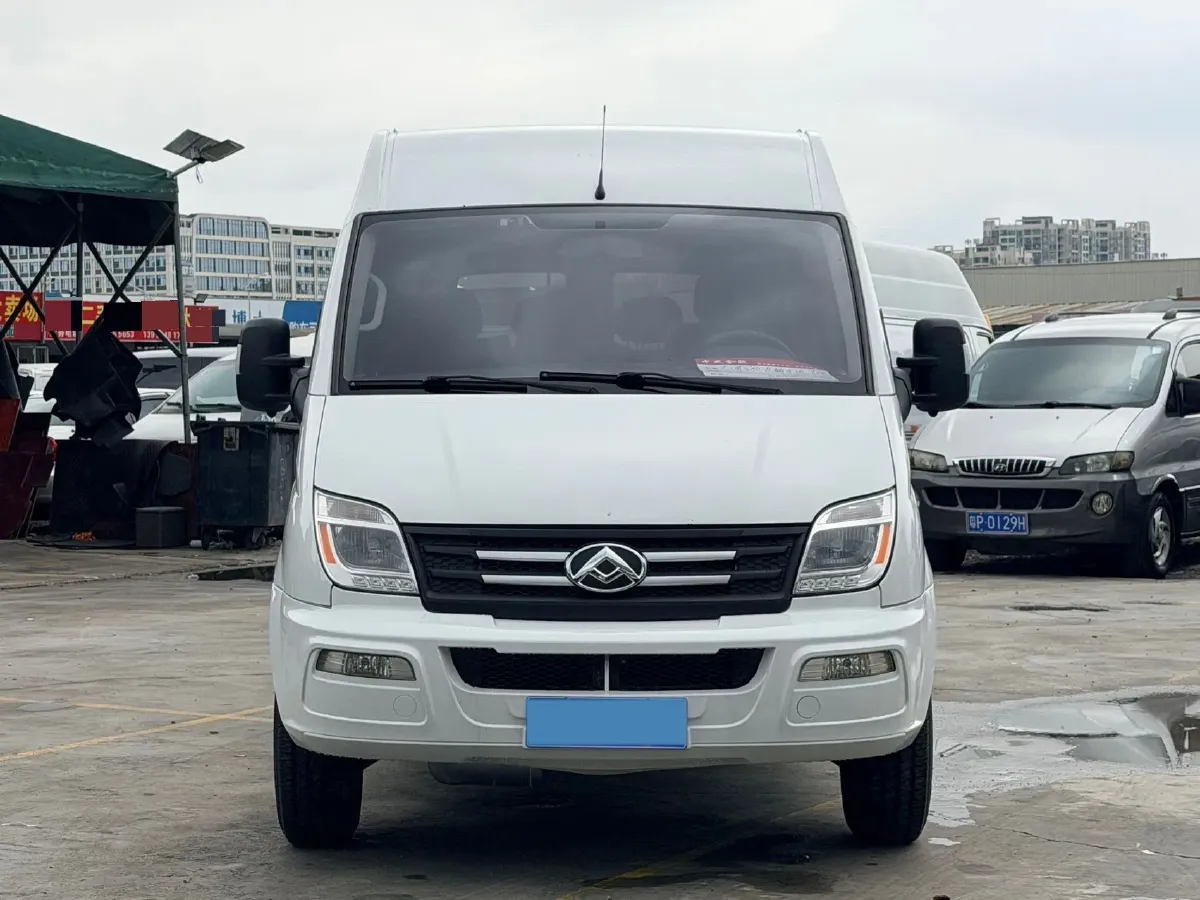 2023 MAXUS XinTu V80 2.0T 127HP L4 6MT,autocango,china used car exporter,china ev exporter,chinese used car exporter,chinese used ev exporter