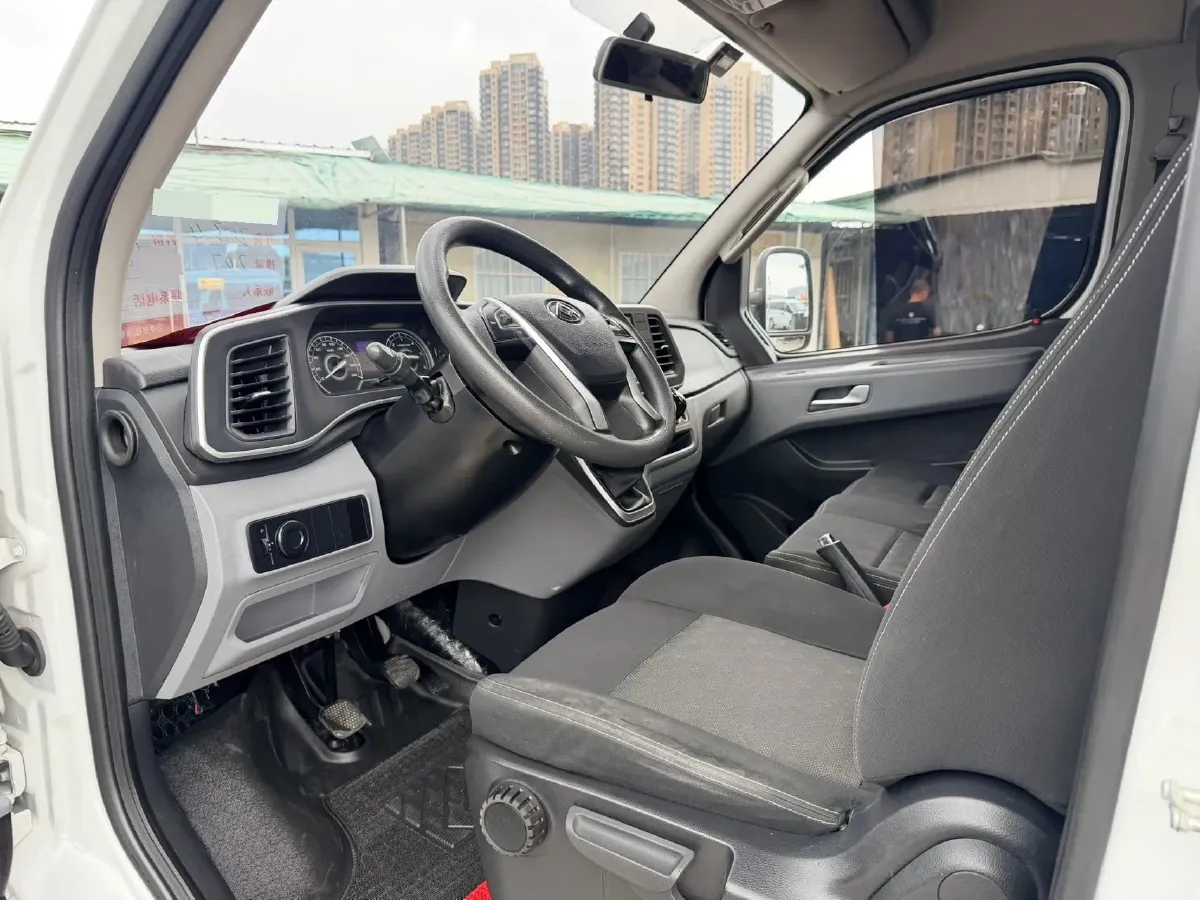 2023 MAXUS XinTu V80 2.0T 127HP L4 6MT,autocango,china used car exporter,china ev exporter,chinese used car exporter,chinese used ev exporter