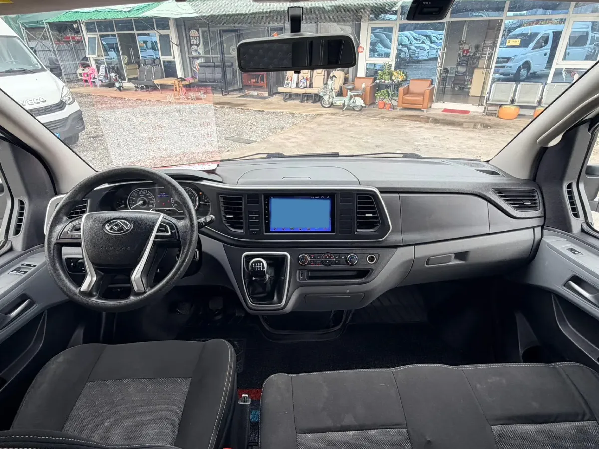 2023 MAXUS XinTu V80 2.0T 127HP L4 6MT,autocango,china used car exporter,china ev exporter,chinese used car exporter,chinese used ev exporter