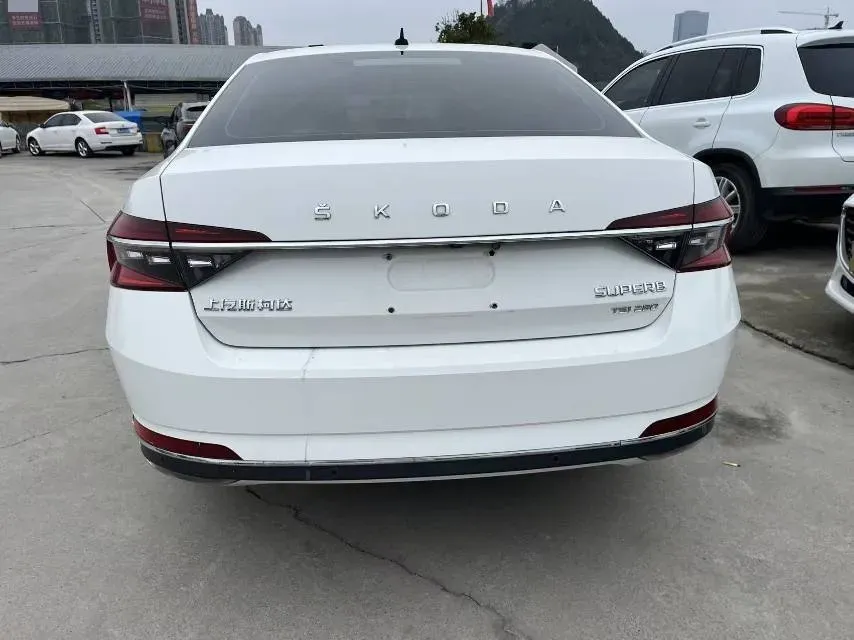 2019 Skoda Superb 1.4T 150HP L4 7DCT,autocango,china used car exporter,china ev exporter,chinese used car exporter,chinese used ev exporter