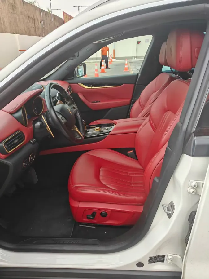 2018 Maserati Levante 3.0T 350HP V6 8AT,autocango,china used car exporter,china ev exporter,chinese used car exporter,chinese used ev exporter