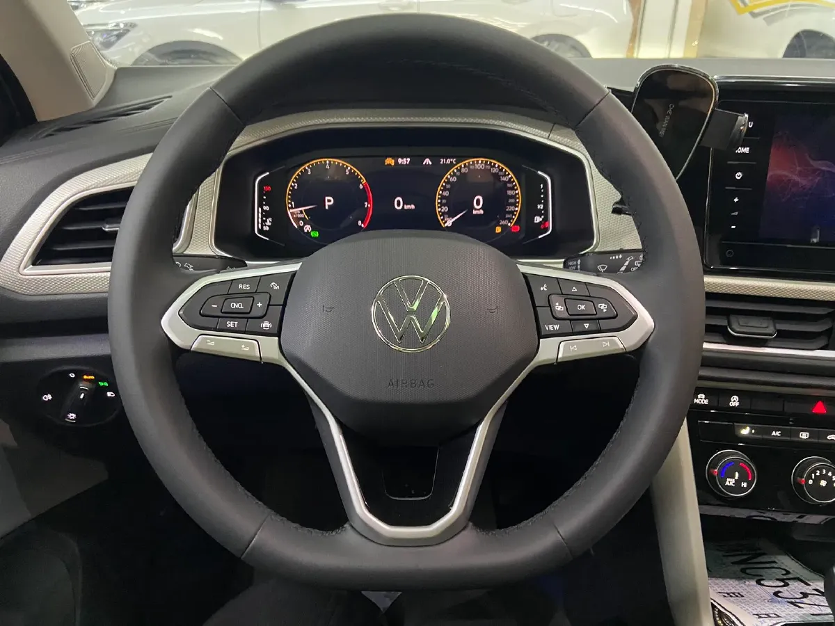 2023 Volkswagen T-Roc 1.4T 150HP L4 7DCT,autocango,china used car exporter,china ev exporter,chinese used car exporter,chinese used ev exporter