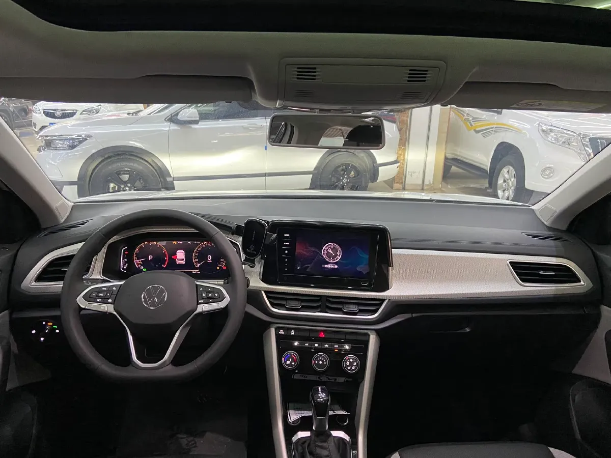 2023 Volkswagen T-Roc 1.4T 150HP L4 7DCT,autocango,china used car exporter,china ev exporter,chinese used car exporter,chinese used ev exporter