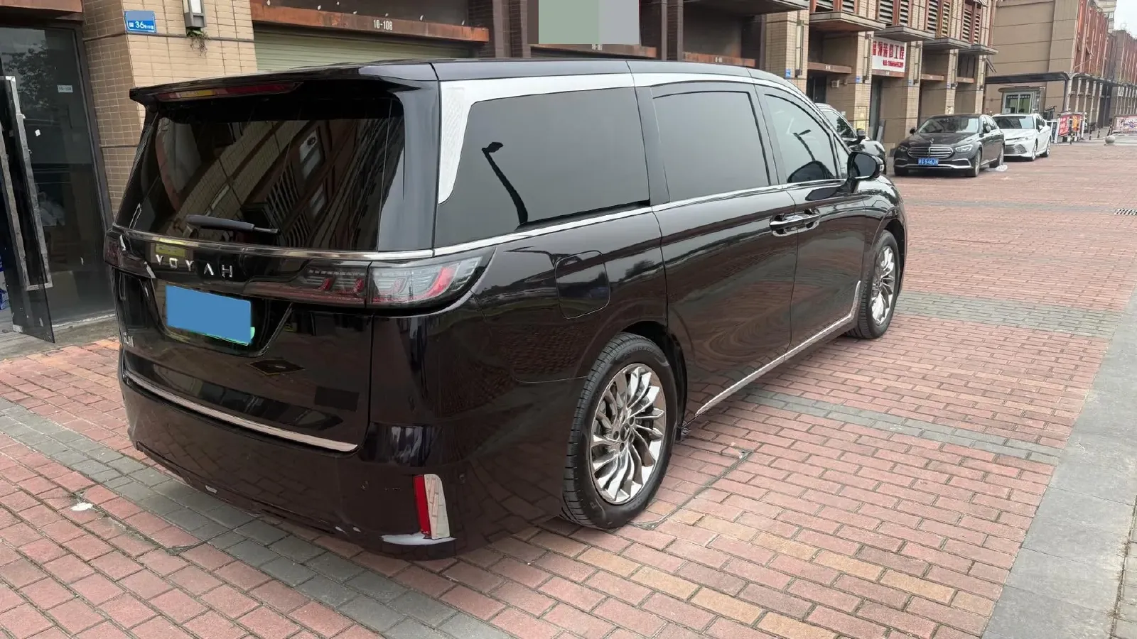 2024 Voyah Dream 1.5T 150HP L4 PHEV 43KWH,autocango,china used car exporter,china ev exporter,chinese used car exporter,chinese used ev exporter