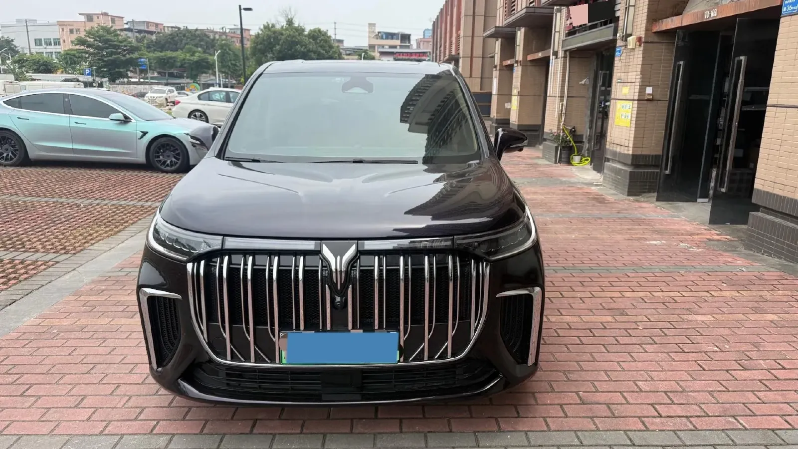 2024 Voyah Dream 1.5T 150HP L4 PHEV 43KWH,autocango,china used car exporter,china ev exporter,chinese used car exporter,chinese used ev exporter