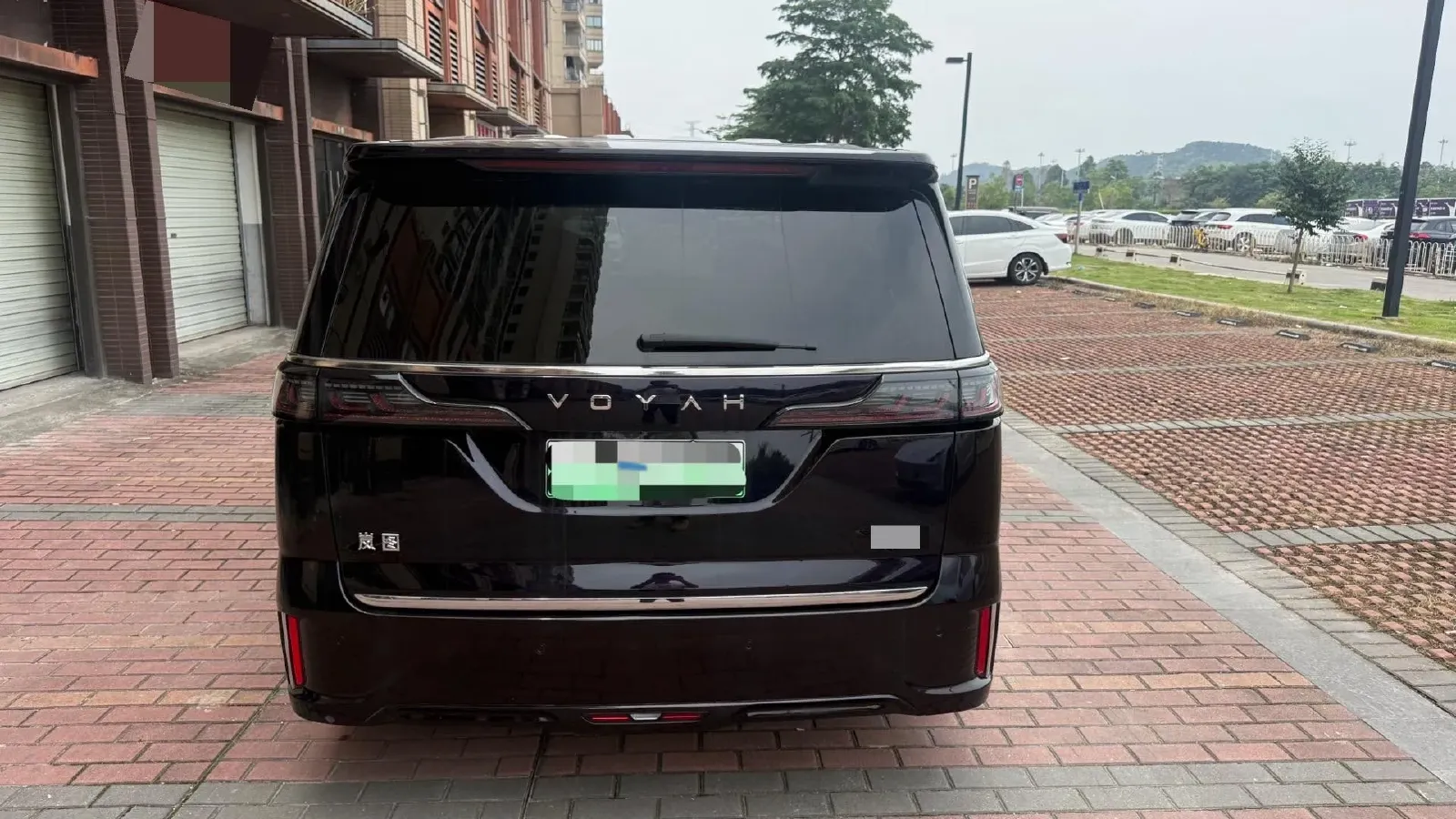 2024 Voyah Dream 1.5T 150HP L4 PHEV 43KWH,autocango,china used car exporter,china ev exporter,chinese used car exporter,chinese used ev exporter