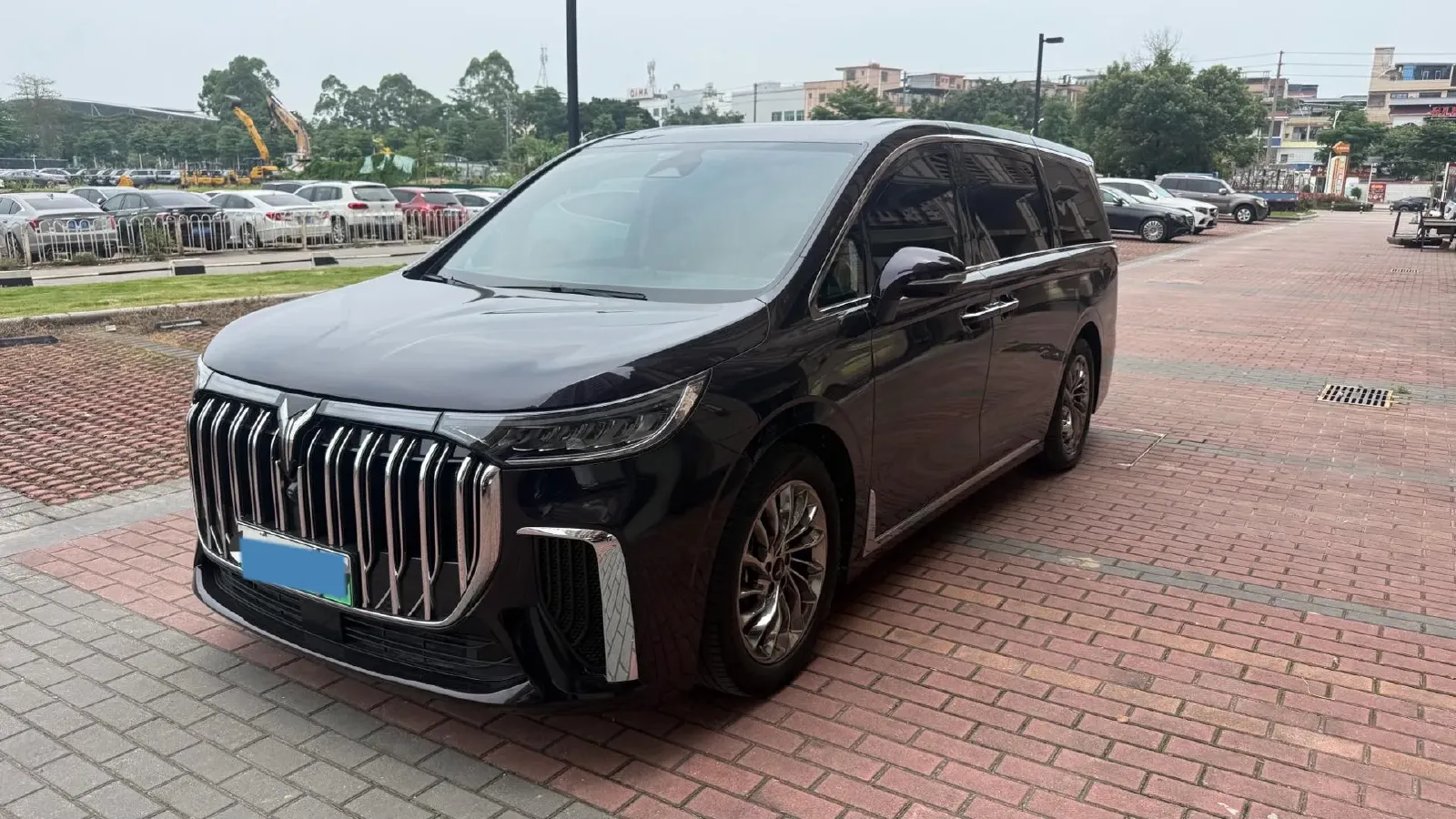 2024 Voyah Dream 1.5T 150HP L4 PHEV 43KWH,autocango,china used car exporter,china ev exporter,chinese used car exporter,chinese used ev exporter
