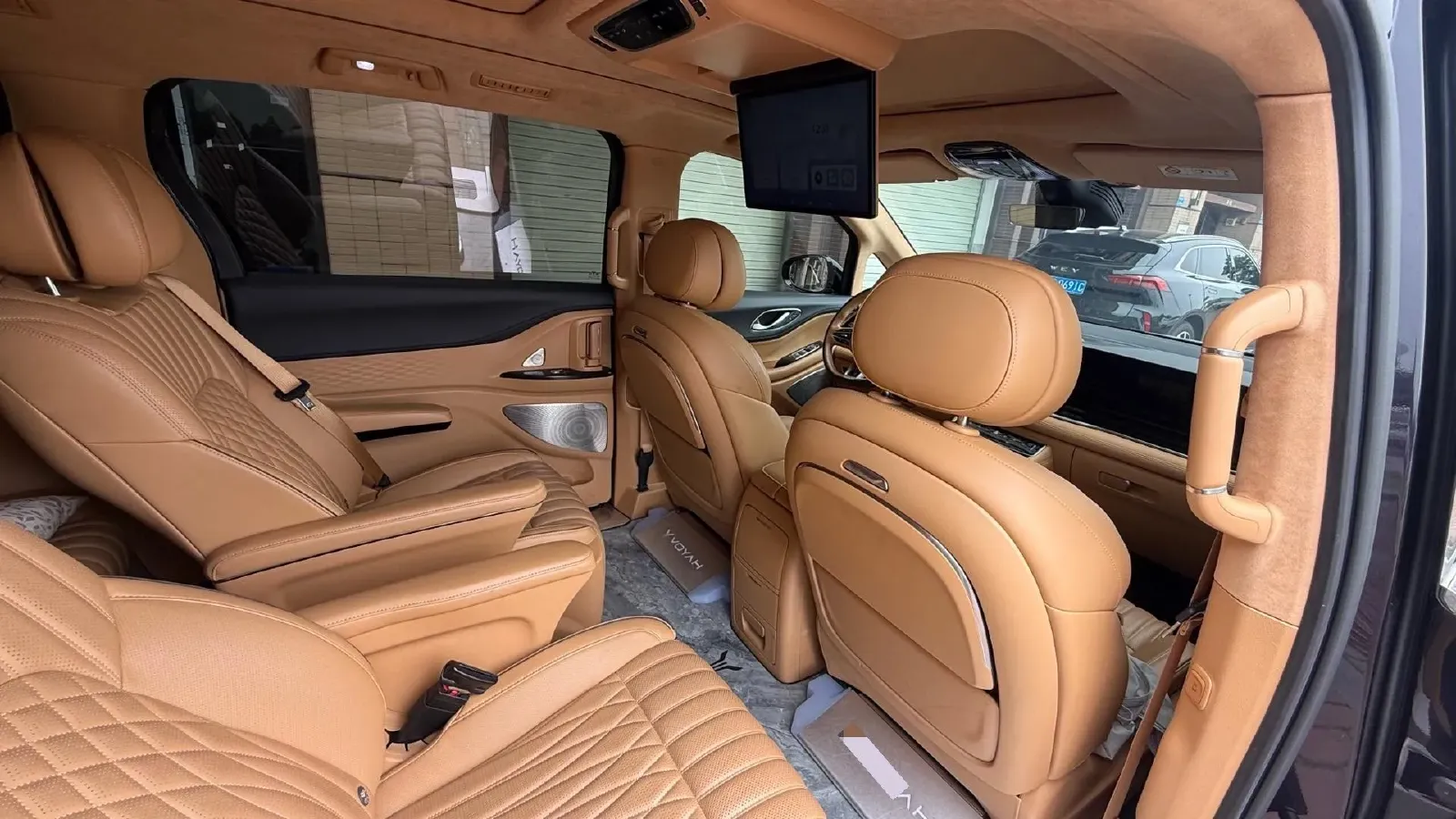 2024 Voyah Dream 1.5T 150HP L4 PHEV 43KWH,autocango,china used car exporter,china ev exporter,chinese used car exporter,chinese used ev exporter