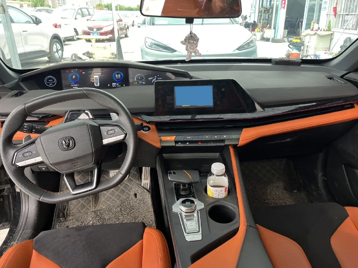 2023 ChangAn UNI-V 1.5T 188HP L4 7DCT,autocango,china used car exporter,china ev exporter,chinese used car exporter,chinese used ev exporter