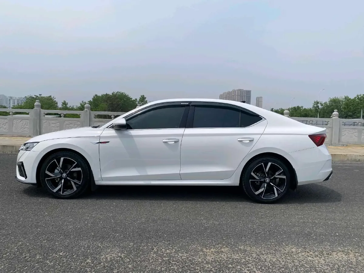 2021 Skoda Octavia 1.4T 150HP L4 7DCT,autocango,china used car exporter,china ev exporter,chinese used car exporter,chinese used ev exporter
