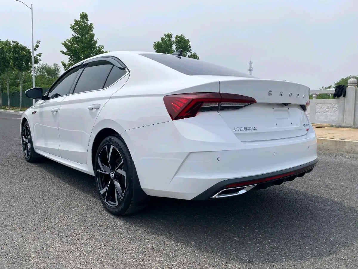 2021 Skoda Octavia 1.4T 150HP L4 7DCT,autocango,china used car exporter,china ev exporter,chinese used car exporter,chinese used ev exporter