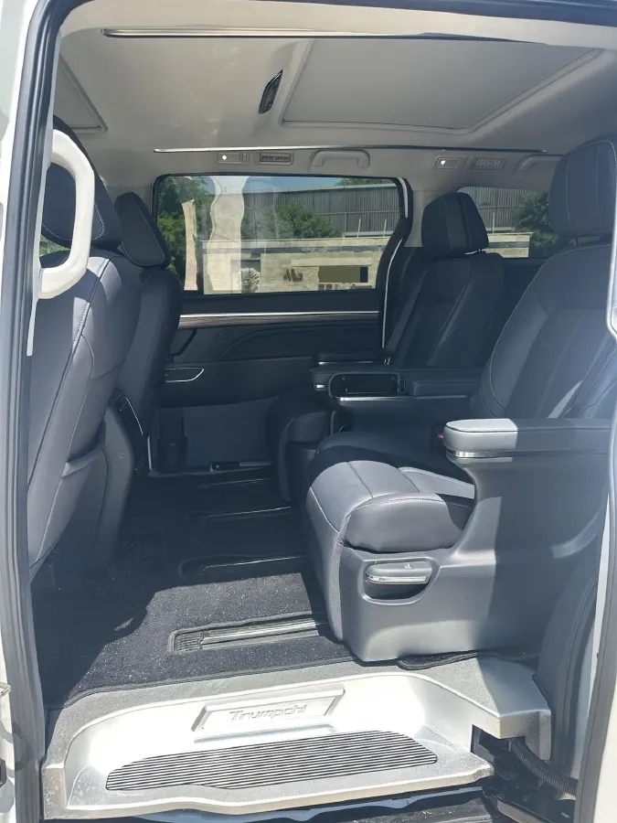 2021 GAC Trumpchi M8 2.0T 252HP L4 8AT,autocango,china used car exporter,china ev exporter,chinese used car exporter,chinese used ev exporter