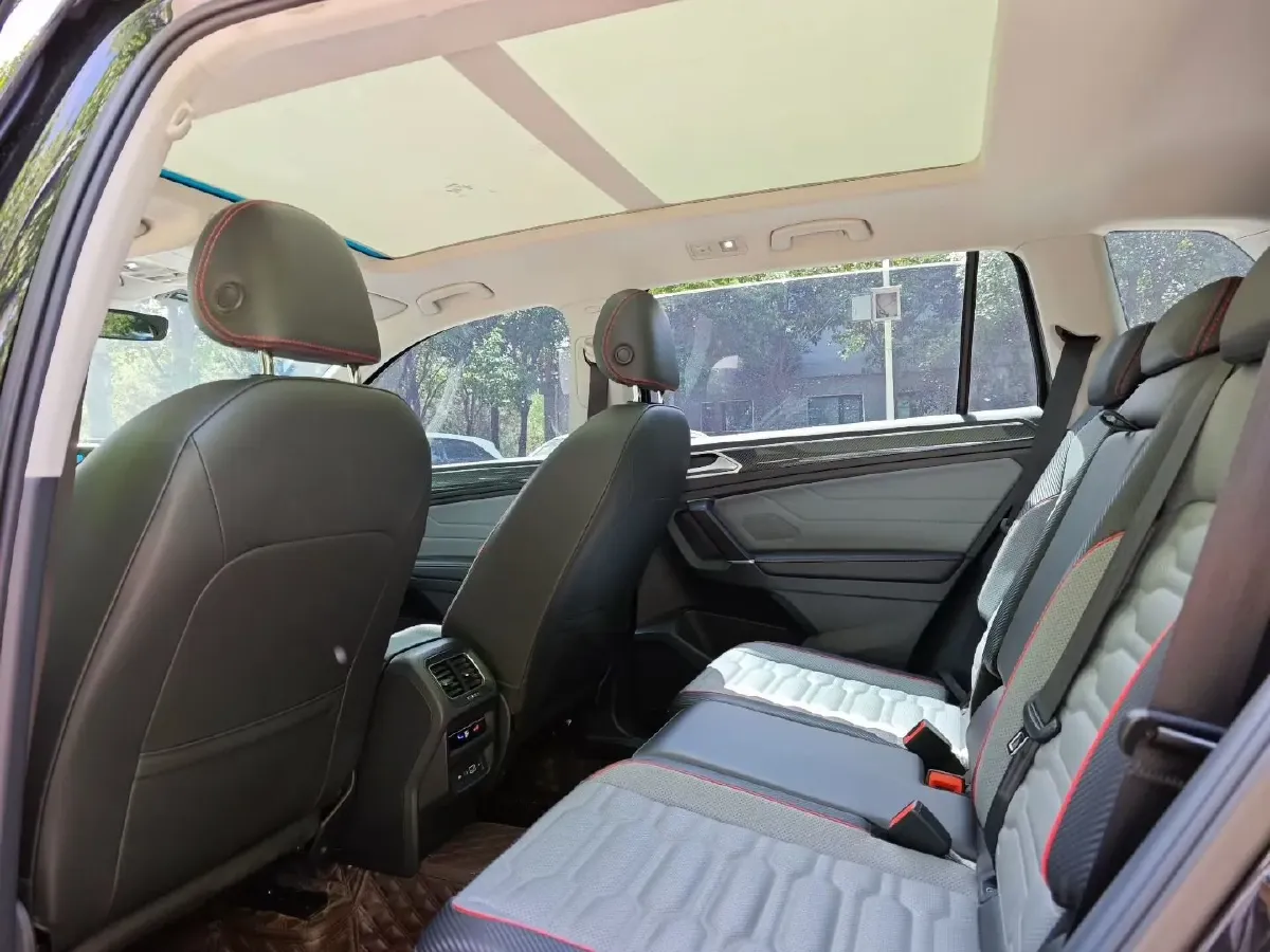 2023 Volkswagen Tiguan L 2.0T 186HP L4 7DCT,autocango,china used car exporter,china ev exporter,chinese used car exporter,chinese used ev exporter