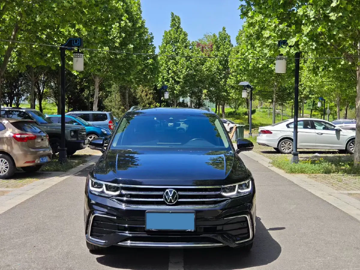 2023 Volkswagen Tiguan L 2.0T 186HP L4 7DCT,autocango,china used car exporter,china ev exporter,chinese used car exporter,chinese used ev exporter