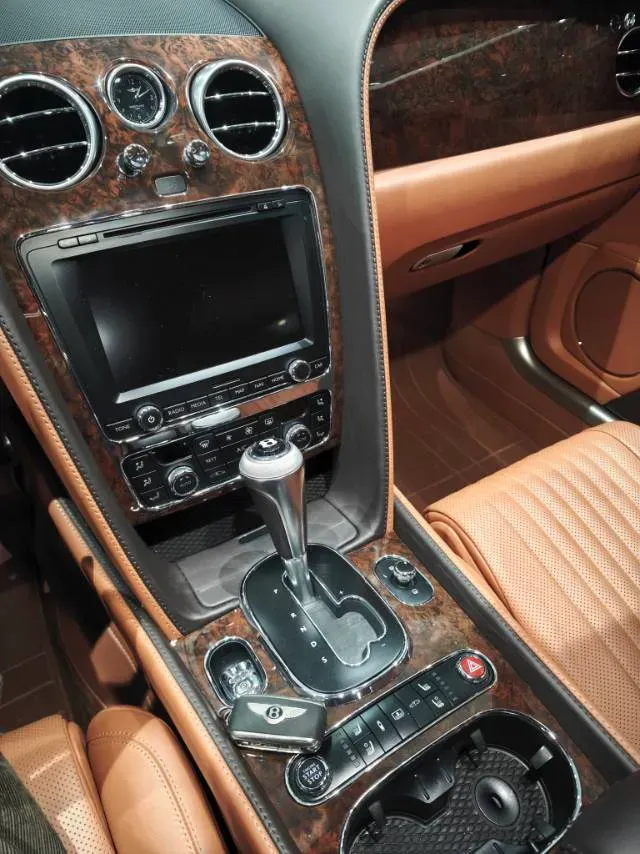 2017 Bentley Flying Spur 4.0T 528HP V8 8AT,autocango,china used car exporter,china ev exporter,chinese used car exporter,chinese used ev exporter