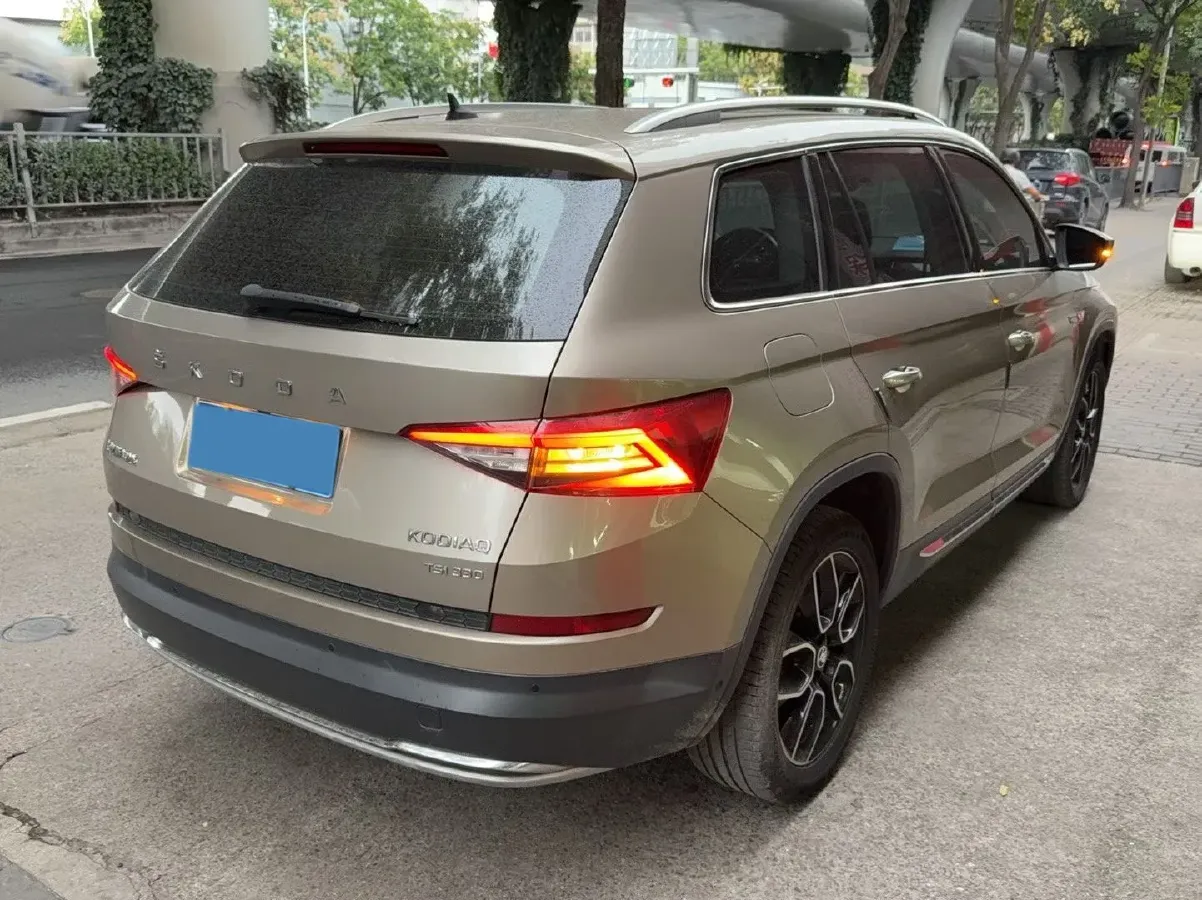 2020 Skoda Kodiak 2.0T 186HP L4 7DCT,autocango,china used car exporter,china ev exporter,chinese used car exporter,chinese used ev exporter