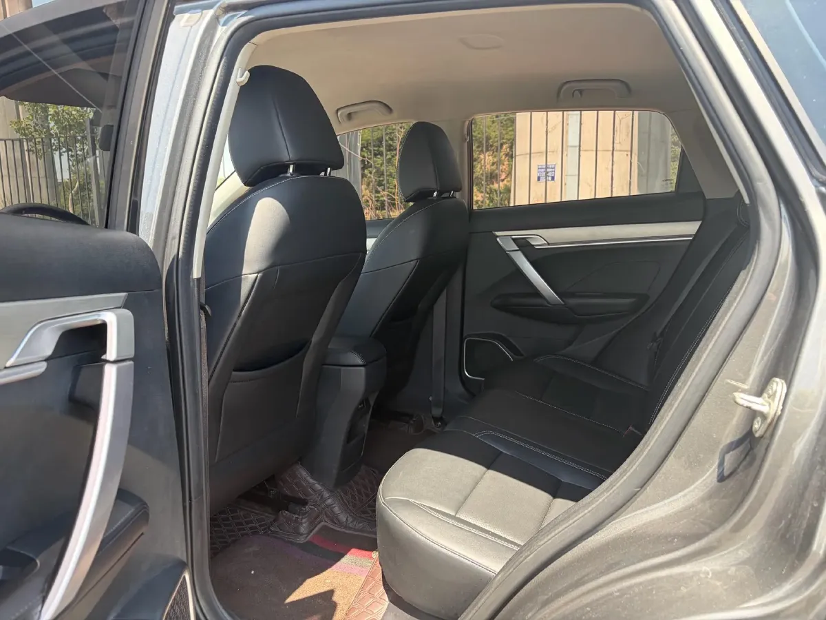 2025 Geely Coolray 1.5L 126HP L4 5MT,autocango,china used car exporter,china ev exporter,chinese used car exporter,chinese used ev exporter