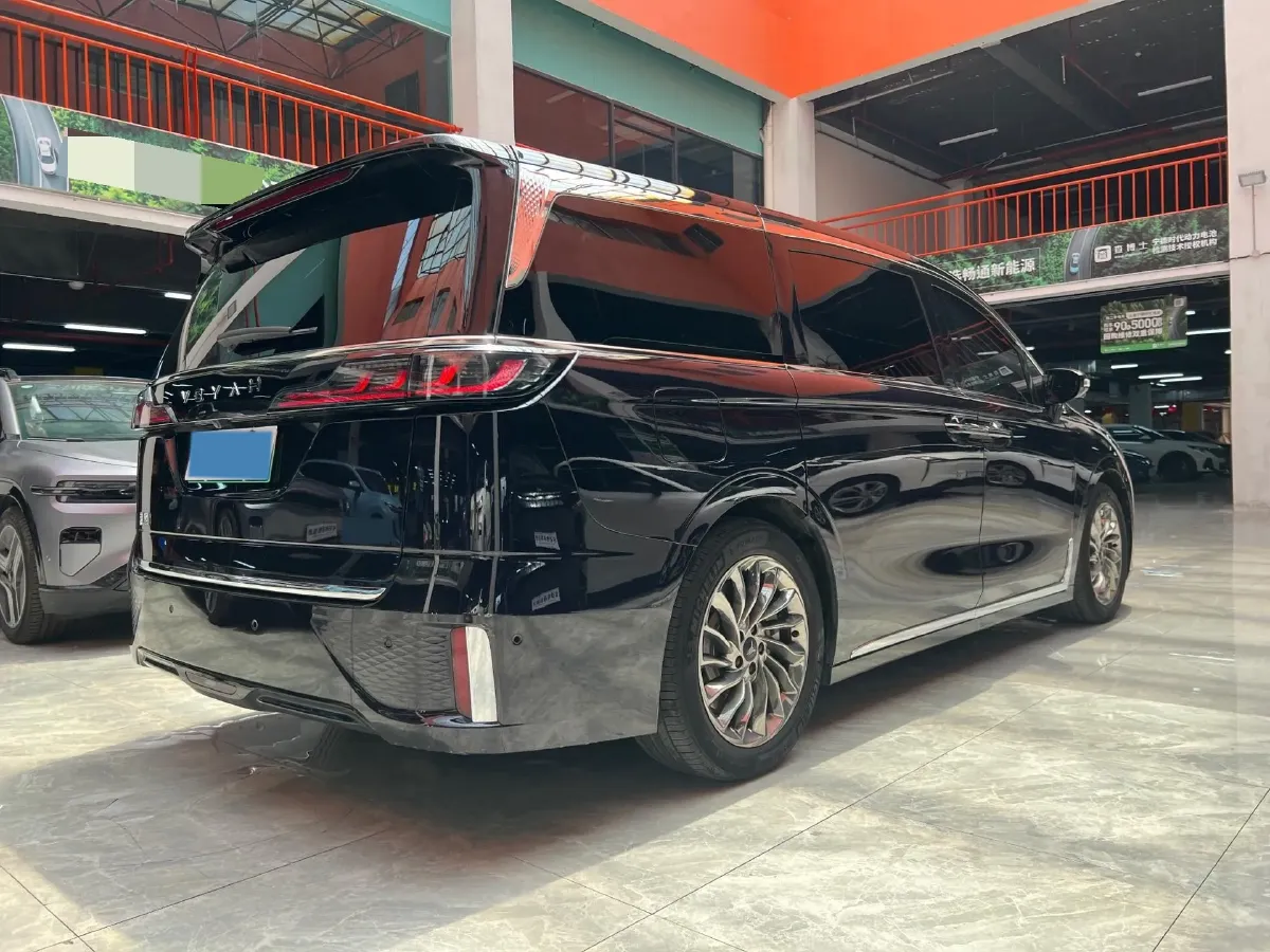 2022 Voyah Dream 1.5T 136HP L4 PHEV 25.57KWH,autocango,china used car exporter,china ev exporter,chinese used car exporter,chinese used ev exporter