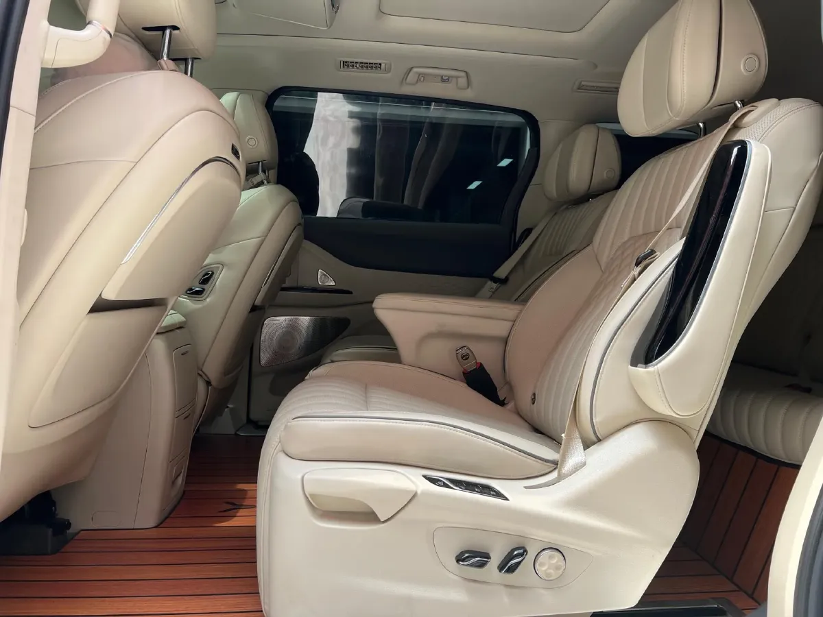 2022 Voyah Dream 1.5T 136HP L4 PHEV 25.57KWH,autocango,china used car exporter,china ev exporter,chinese used car exporter,chinese used ev exporter