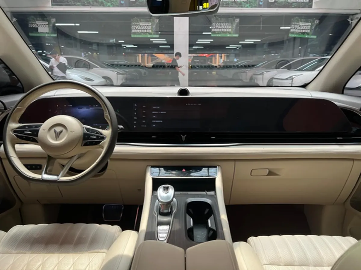 2022 Voyah Dream 1.5T 136HP L4 PHEV 25.57KWH,autocango,china used car exporter,china ev exporter,chinese used car exporter,chinese used ev exporter