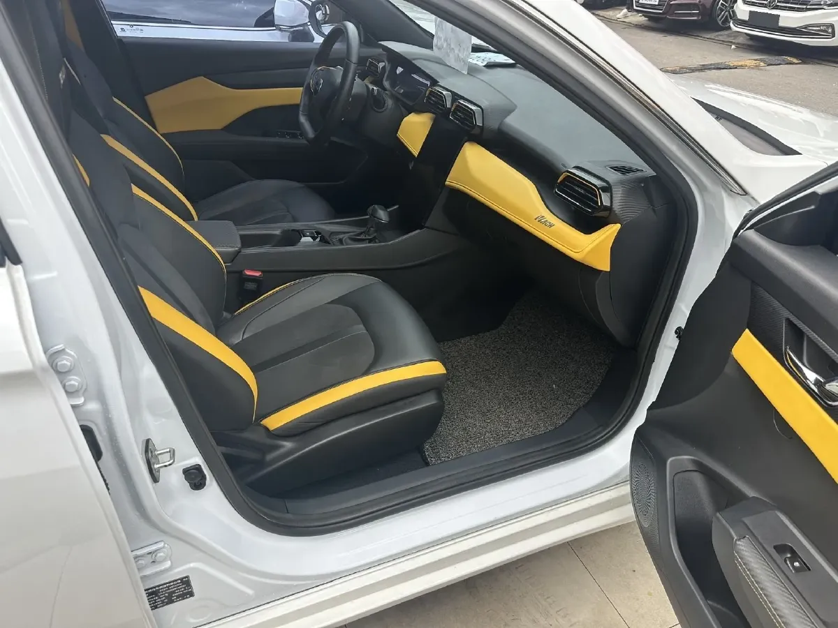 2023 DongFeng Aeolus YiXuan 1.5T 197HP L4 6DCT,autocango,china used car exporter,china ev exporter,chinese used car exporter,chinese used ev exporter