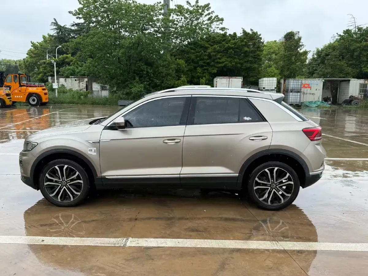 2022 Volkswagen T-Roc 1.4T 150HP L4 7DCT,autocango,china used car exporter,china ev exporter,chinese used car exporter,chinese used ev exporter