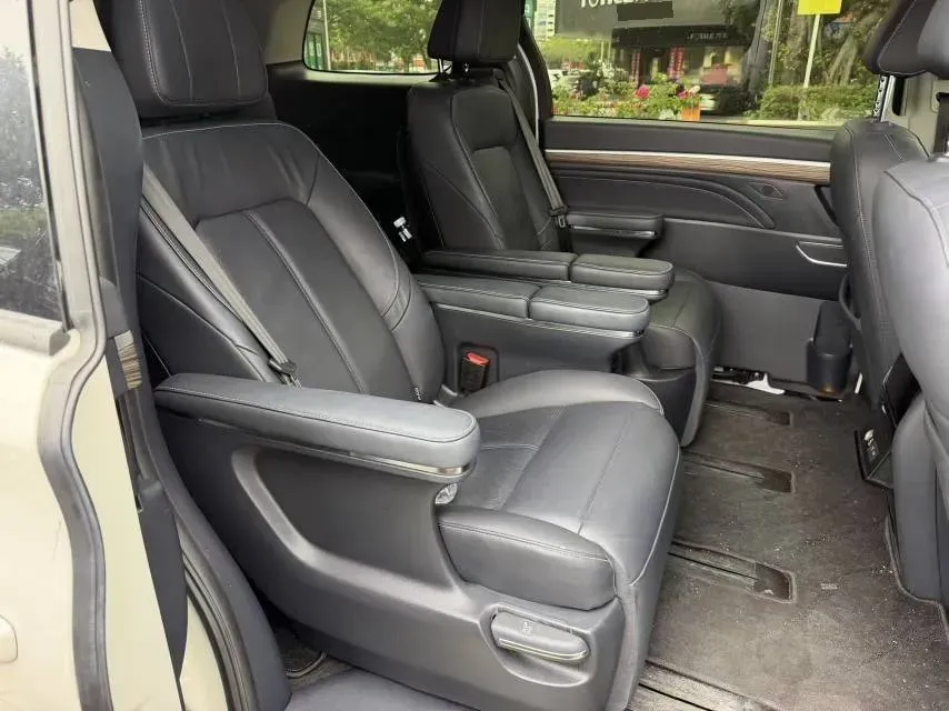 2021 GAC Trumpchi M8 2.0T 252HP L4 8AT,autocango,china used car exporter,china ev exporter,chinese used car exporter,chinese used ev exporter