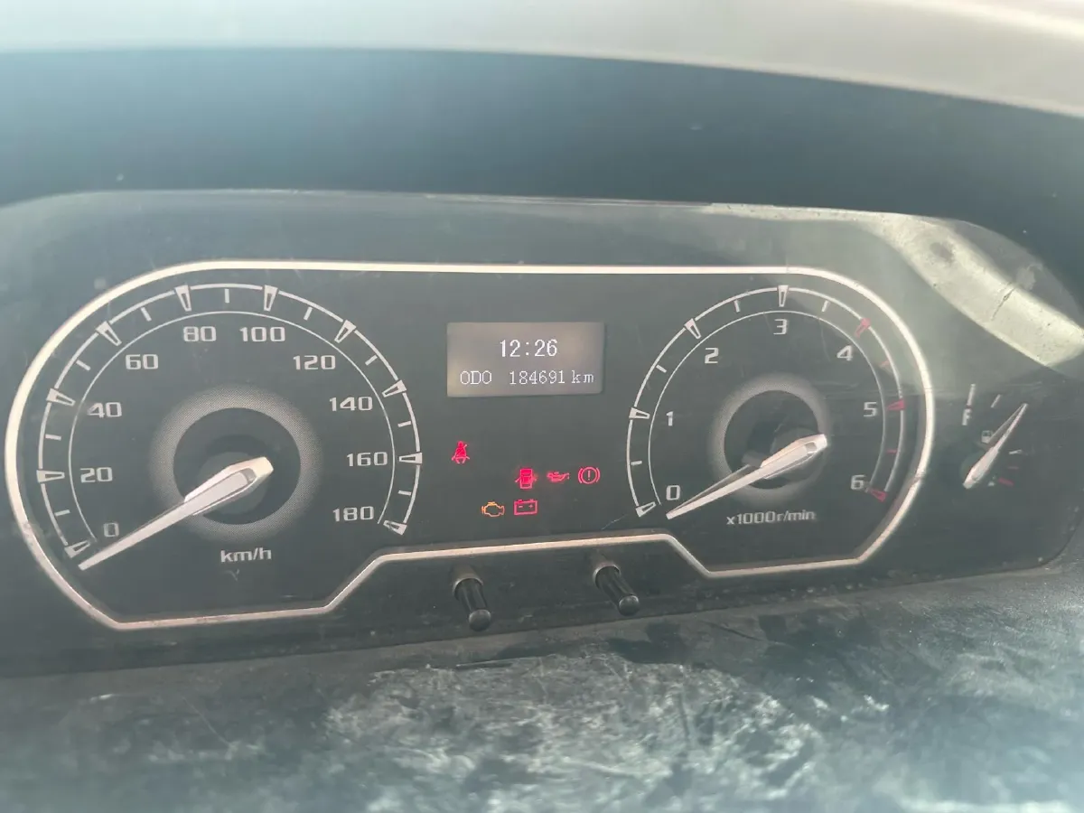 2018 MAXUS XinTu V80 2.5T 136HP L4 6MT,autocango,china used car exporter,china ev exporter,chinese used car exporter,chinese used ev exporter