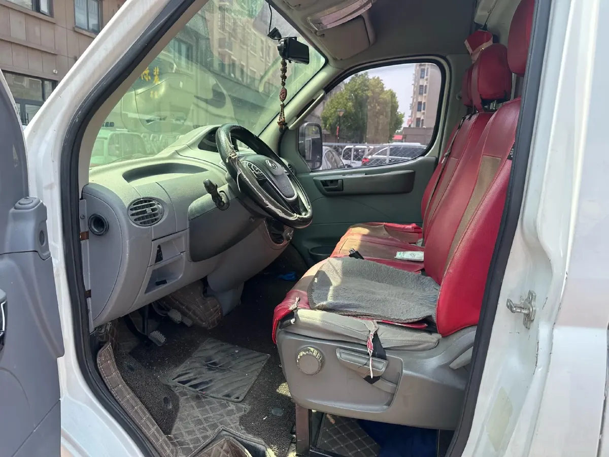 2018 MAXUS XinTu V80 2.5T 136HP L4 6MT,autocango,china used car exporter,china ev exporter,chinese used car exporter,chinese used ev exporter