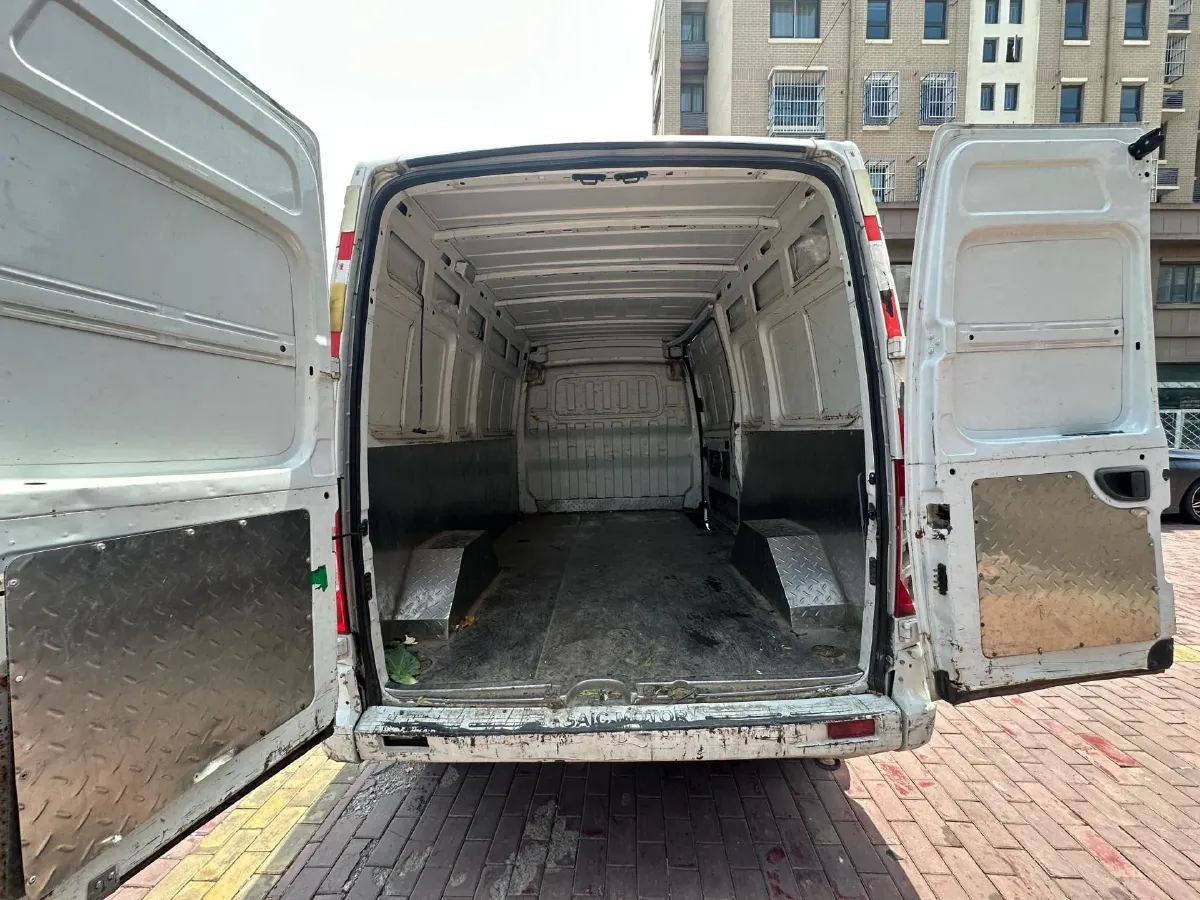 2018 MAXUS XinTu V80 2.5T 136HP L4 6MT,autocango,china used car exporter,china ev exporter,chinese used car exporter,chinese used ev exporter