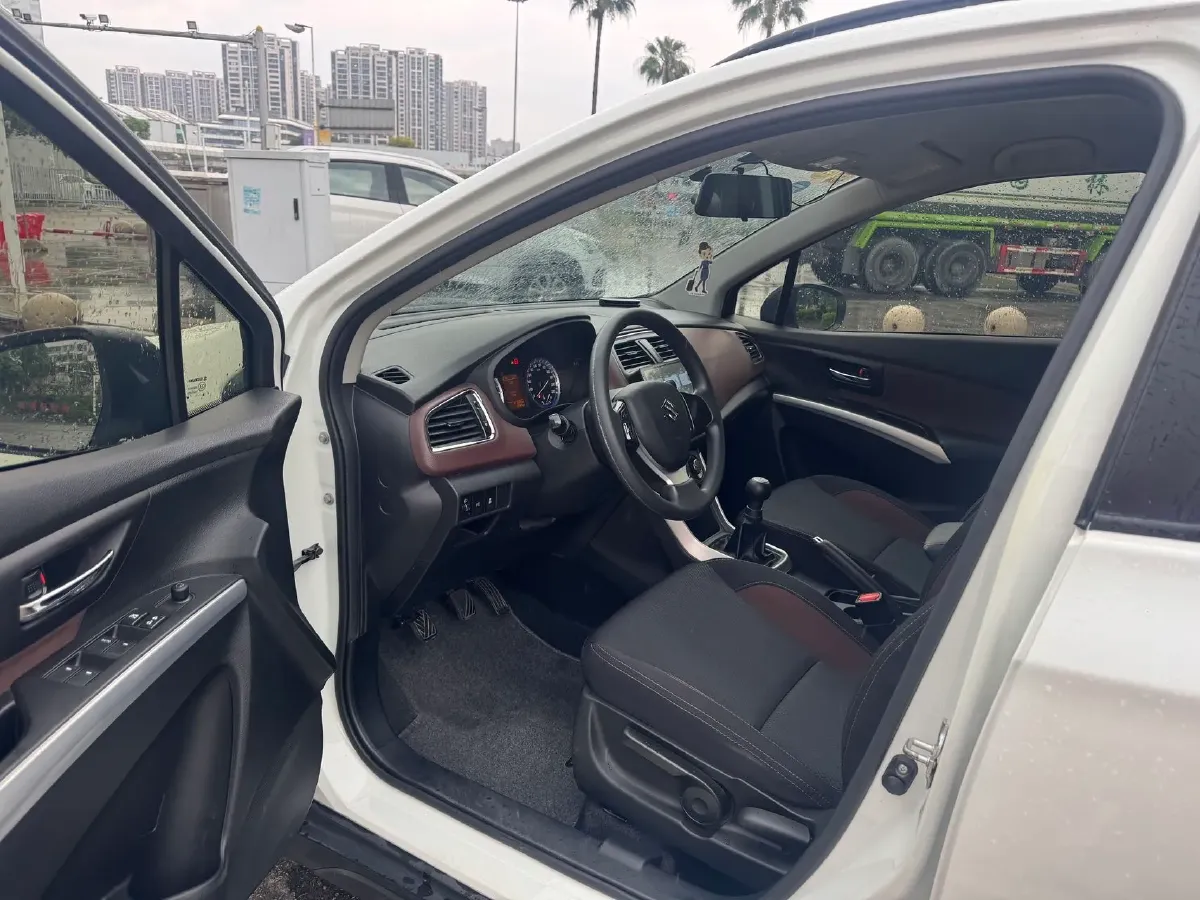 2017 Suzuki SX4 S-Cross 1.6L 122HP L4 5MT,autocango,china used car exporter,china ev exporter,chinese used car exporter,chinese used ev exporter