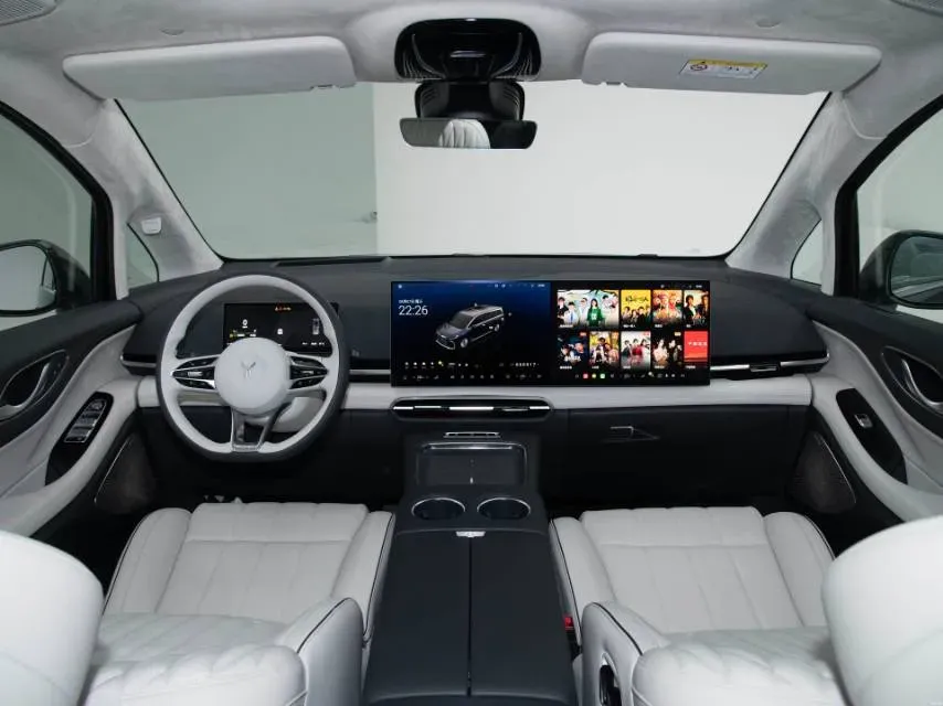 2025 Voyah Dream 1.5T 150HP L4 PHEV 41.7KWH,autocango,china used car exporter,china ev exporter,chinese used car exporter,chinese used ev exporter