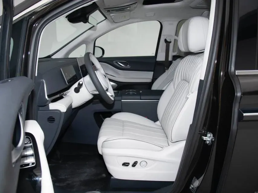 2025 Voyah Dream 1.5T 150HP L4 PHEV 41.7KWH,autocango,china used car exporter,china ev exporter,chinese used car exporter,chinese used ev exporter