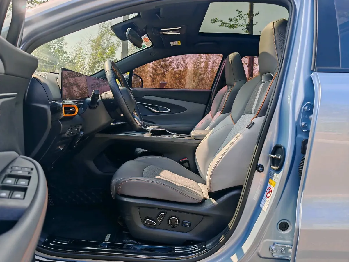 2022 ChangAn UNI-T 2.0T 233HP L4 8AT,autocango,china used car exporter,china ev exporter,chinese used car exporter,chinese used ev exporter