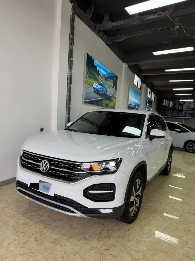 2019 Jeep Cherokee 2.0T 234HP L4 9AT,autocango,china used car exporter,china ev exporter,chinese used car exporter,chinese used ev exporter